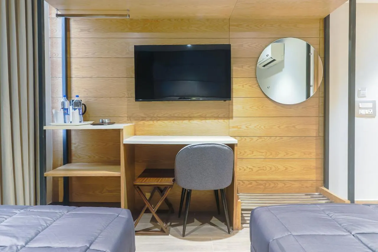 Hotel Bricks, Karol Bagh, New Delhi  Δελχί